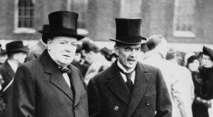 Fotografija Nevillea Chamberlaina in Winstona Churchilla.