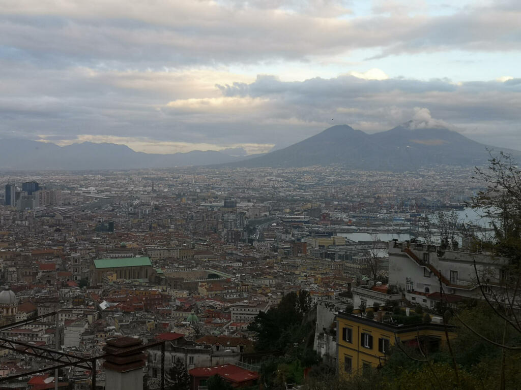 Tavel experiences in Naples, Italy