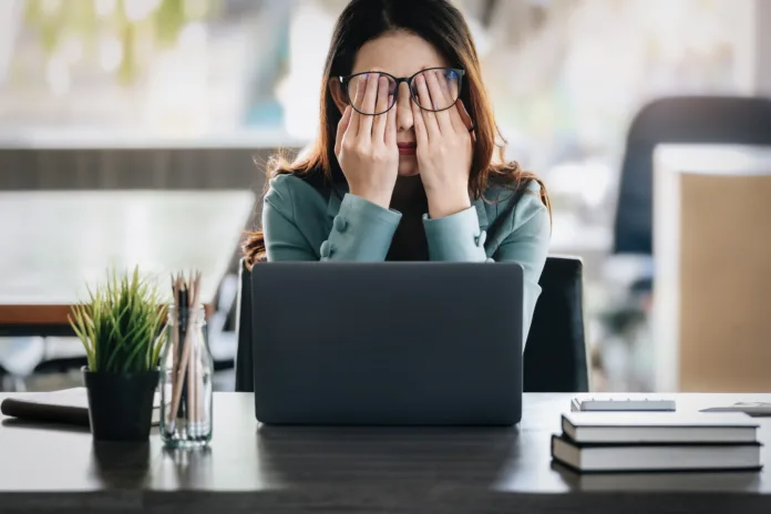 Concept Burnout Syndrome. Business Woman feels uncomfortable working. Which is caused by stress, accumulated from unsuccessful work And less resting body. Consult a specialist psychiatrist