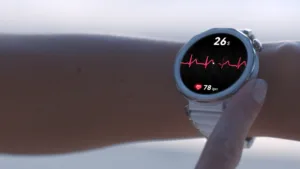 merjenje EKGja ja pametni uri Huawei Watch Gt 5