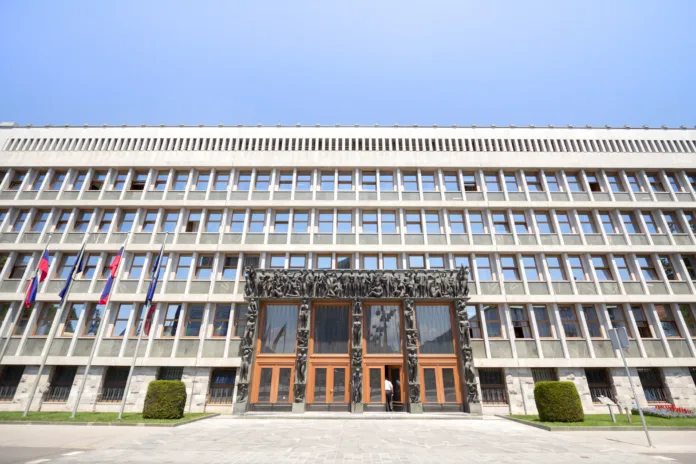 icture of drzavni zbor, the national Assembly of Slovenia. The National Assembly Building, or Zgradba Drzavnega zbora, also colloquially the Parliament (Parlament) in Ljubljana, the capital of Slovenia, is a modernist palace housing the legislature of Slovenia.